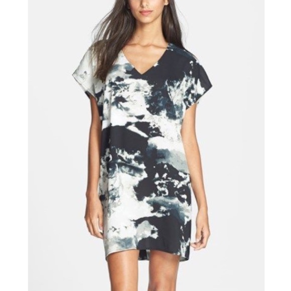 BB Dakota Dresses & Skirts - BB Dakota Marble Tamazine Cloud Print Shift Dress